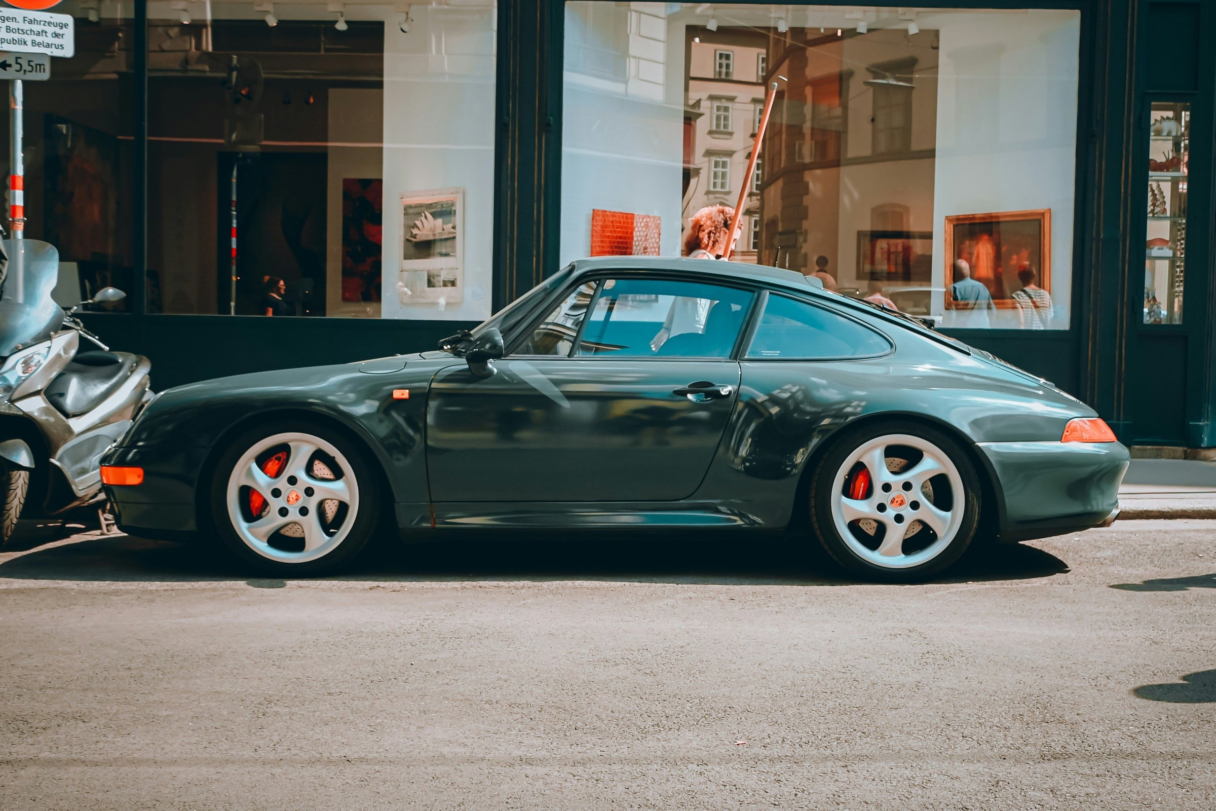 993