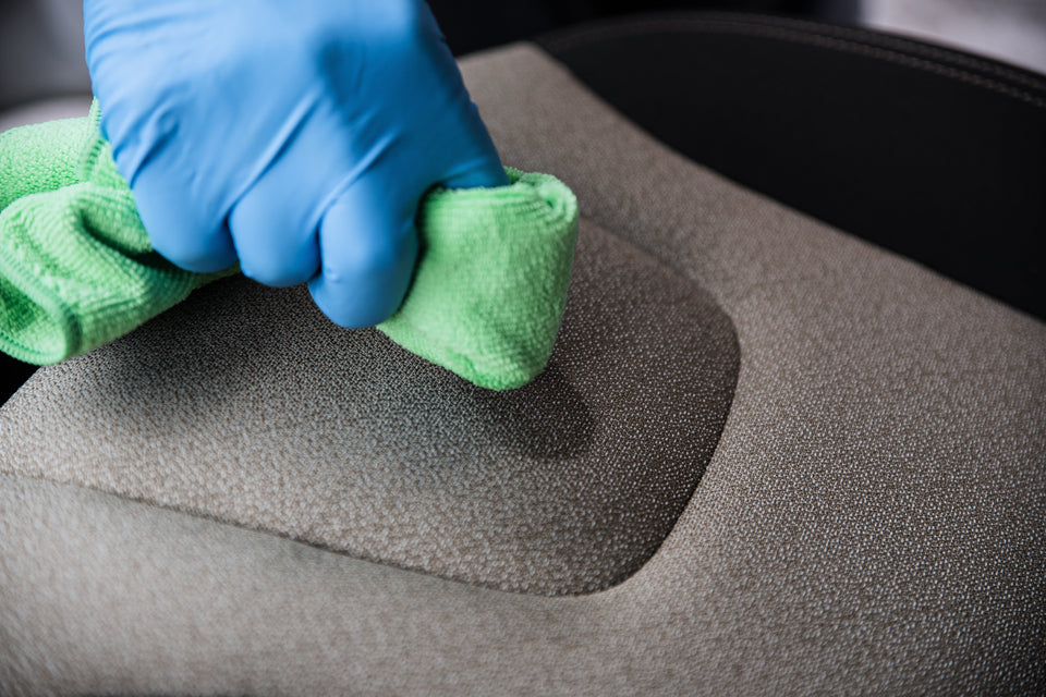Innenraum-Aufbereitung – Polster, Leder & Kunststoffpflege mit Koch-Chemie Profi-Produkten