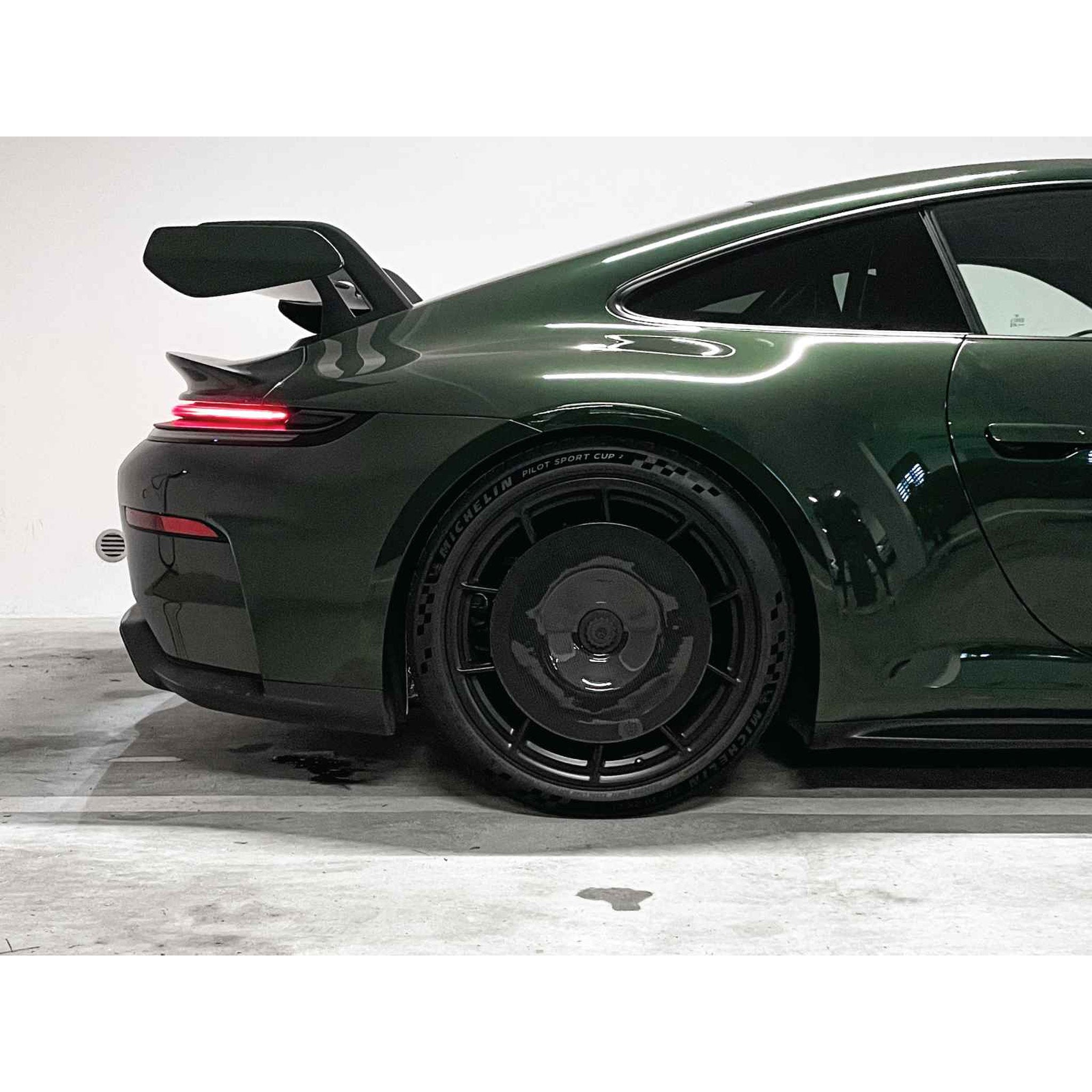 EVO Aero carbon rear wheel. Porsche 992 MK2 GT3 with aluminum wheels