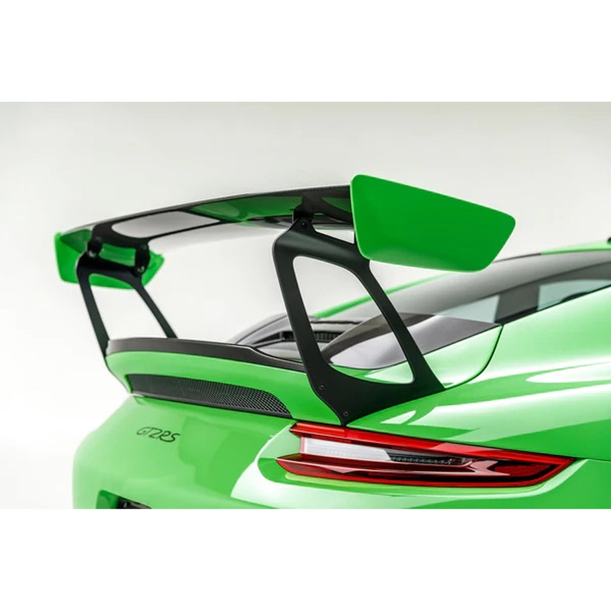 Vordere Stoßstangen-Canards aus hochglänzendem Carbon. Porsche 991 GT2 2017 bis 2019