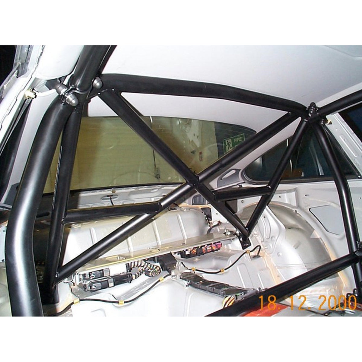 6-point bolt-in roll cage with two door bars. Porsche 996 / 997