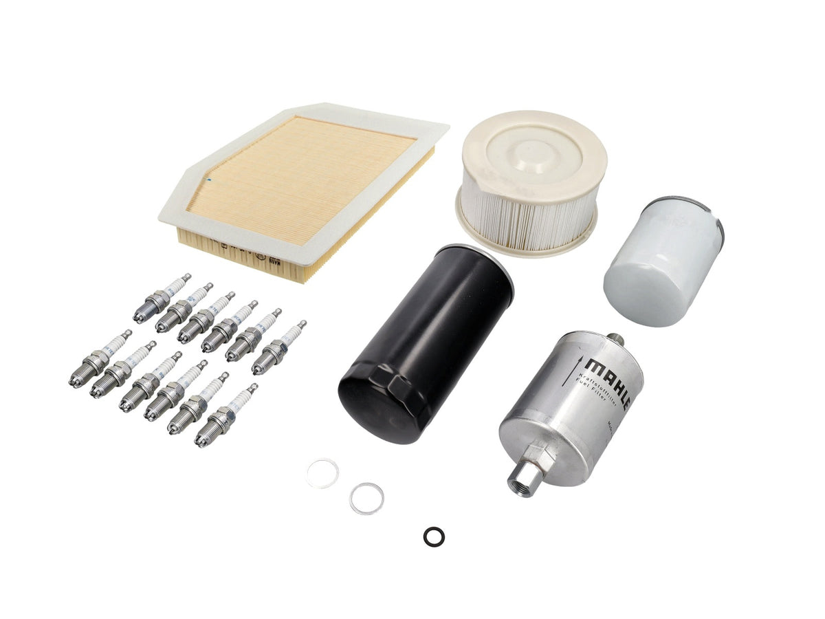 Lieferumfang Service-Kit Porsche 993 Carrera mit zwei Ölfiltern, Kraftstofffilter, Luftfilter, Pollenfiltern, zwölf Zündkerzen und Dichtringen